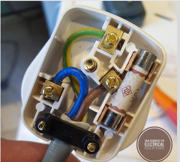 Incorrectly sized fuse in plug - Electrical Faults Fixed