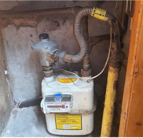 A gas meter that needs bonding - Electrical Faults Fixed